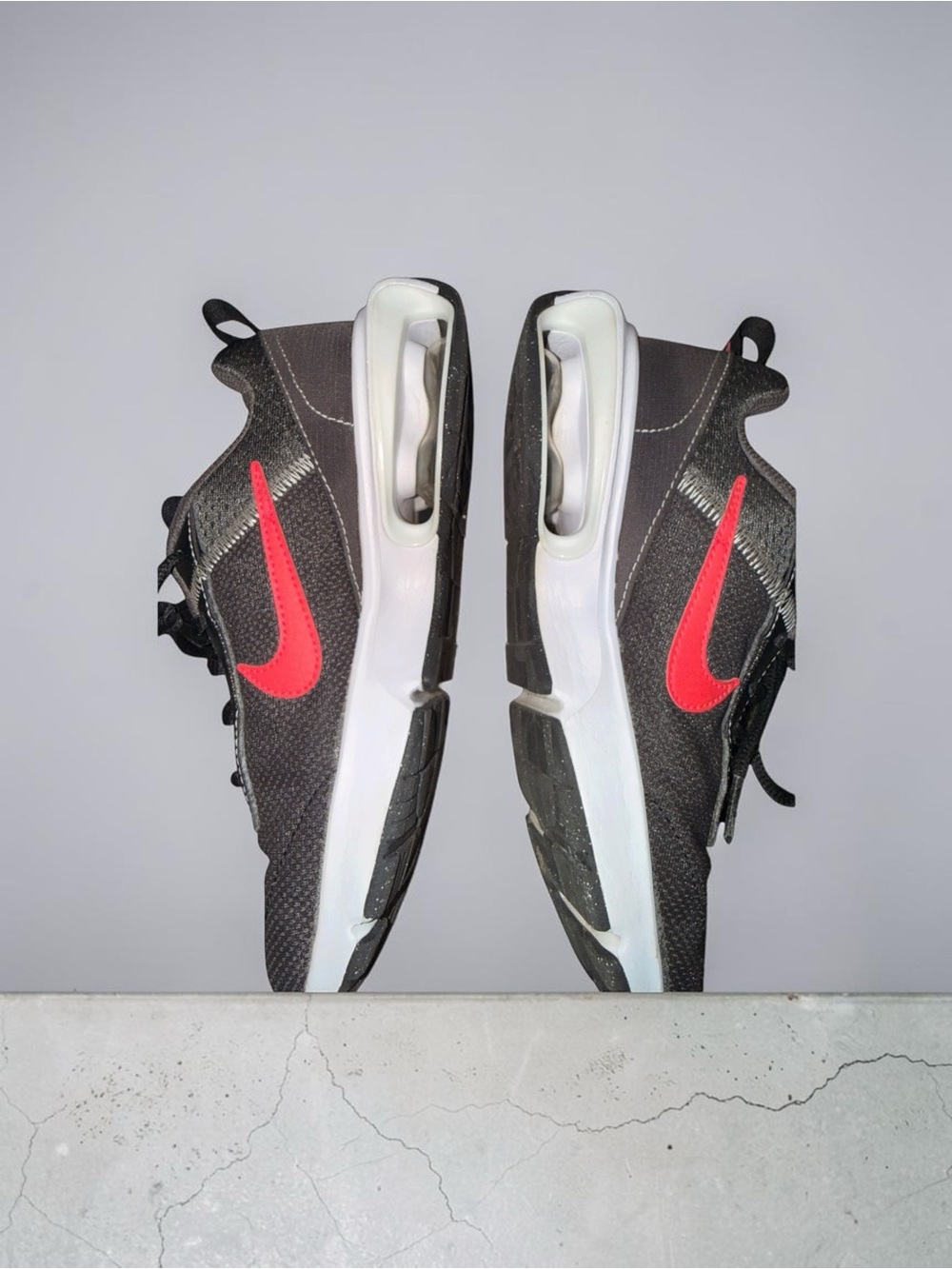 Nike KIDS AIRMAX INTERLOCK Youth Size 3.5 Gently Pre-Loved